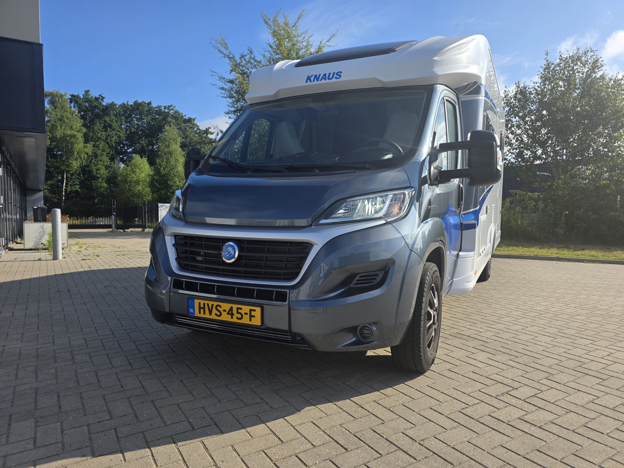 Knaus Live Wave 700 MEG, 165PK 2020, Hefbed en Enkele bedden