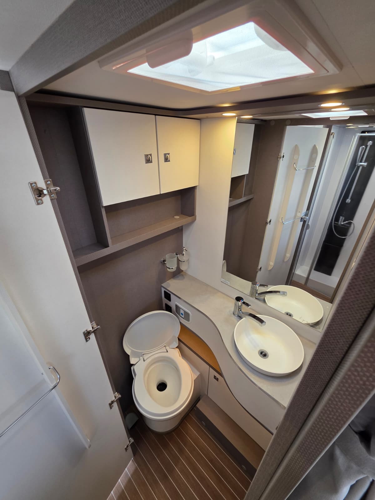 Hymer Etrusco 7400 EB, 140PK 2022, Enkele bedden en hefbed