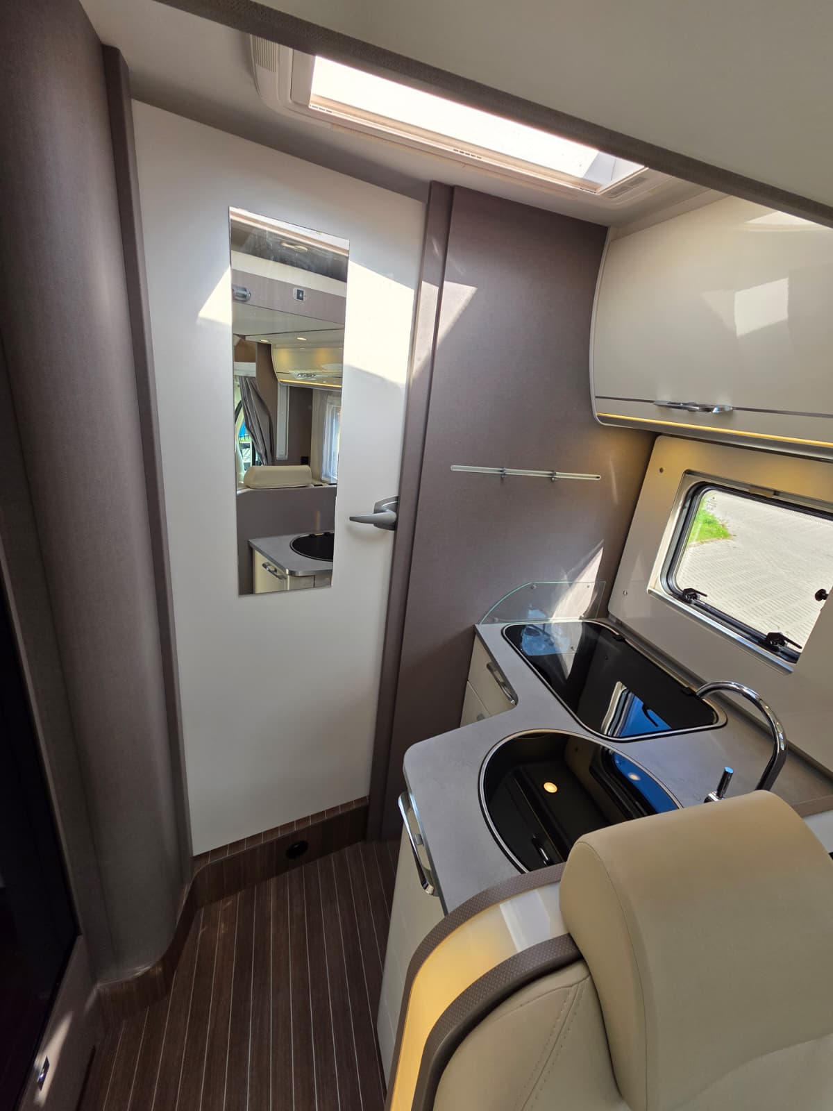 Hymer Etrusco 7400 EB, 140PK 2022, Enkele bedden en hefbed