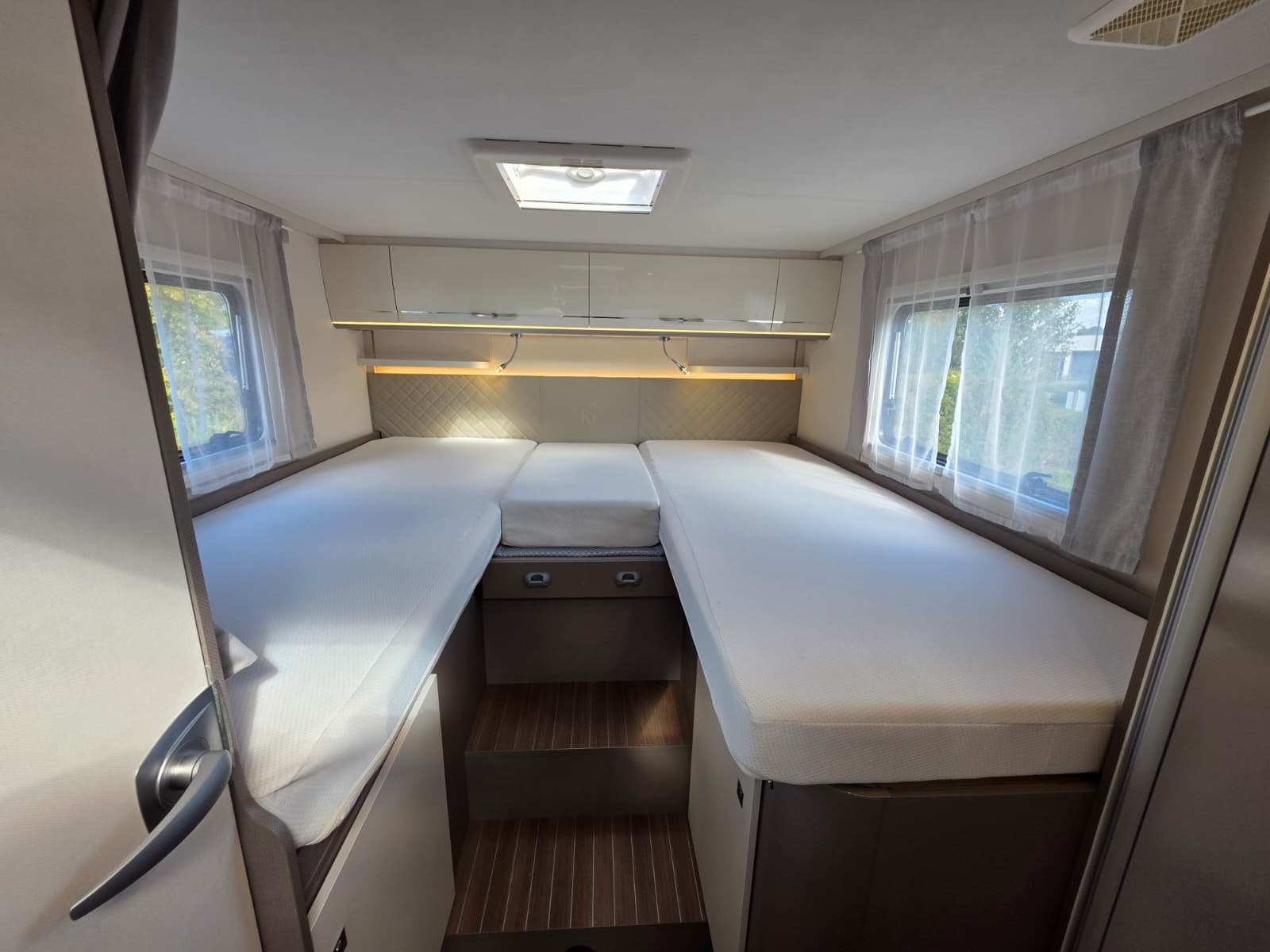 Hymer Etrusco 7400 EB, 140PK 2022, Enkele bedden en hefbed