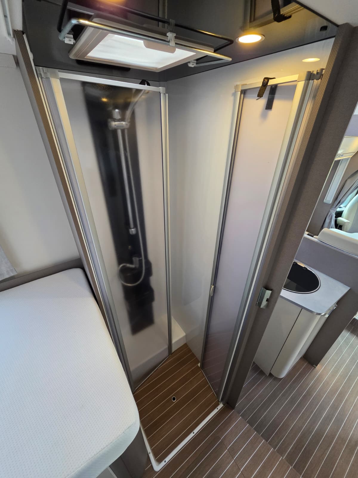 Hymer Etrusco 7400 EB, 140PK 2022, Enkele bedden en hefbed