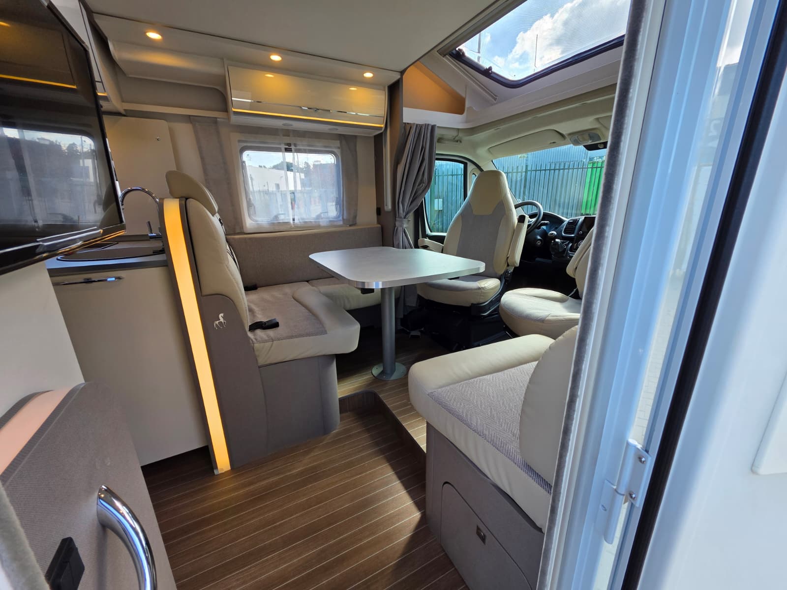 Hymer Etrusco 7400 EB, 140PK 2022, Enkele bedden en hefbed