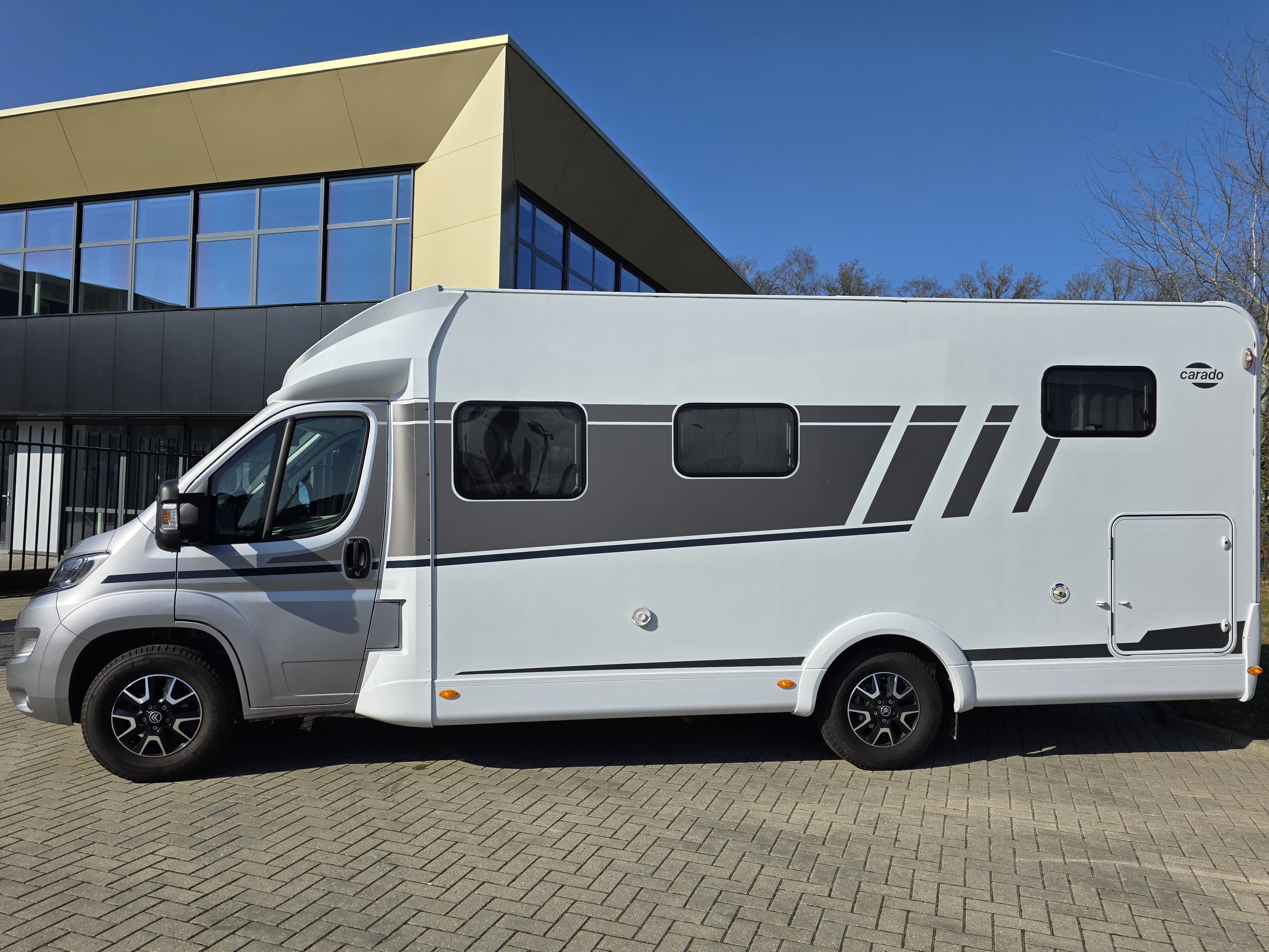 Hymer Carado T447 Plus Edition, 140PK 2023, Enkele bedden en hefbed