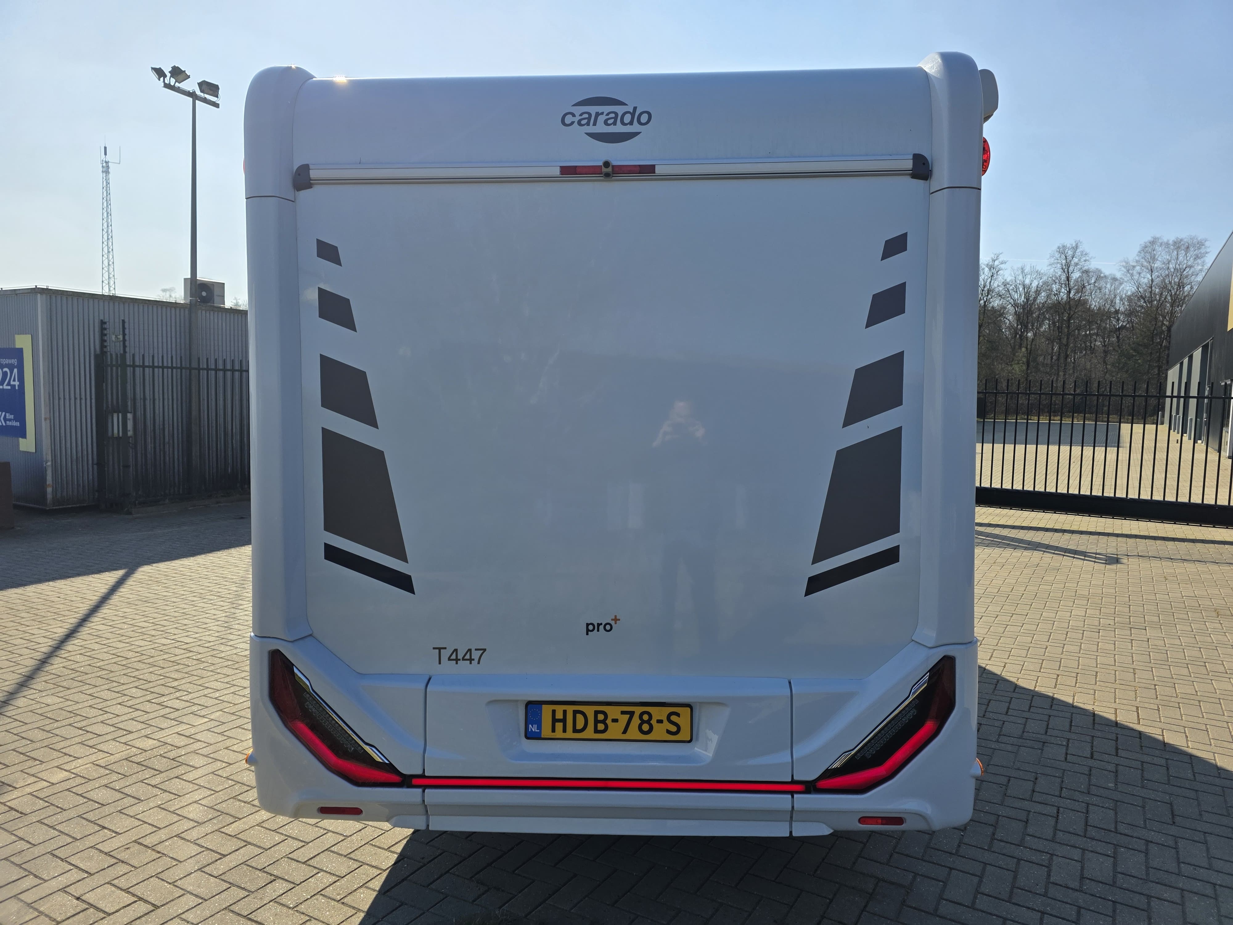 Hymer Carado T447 Plus Edition, 140PK 2023, Enkele bedden en hefbed