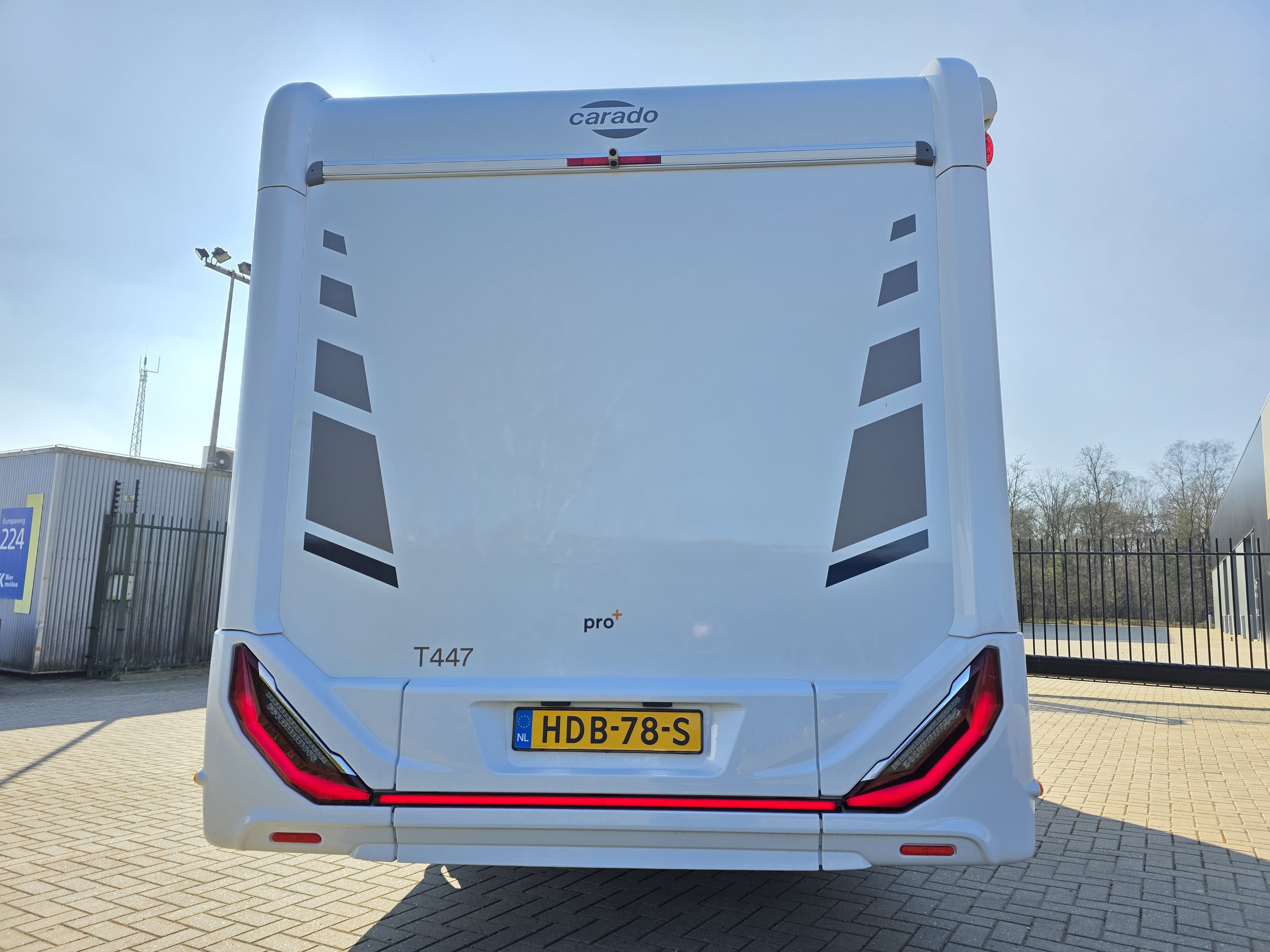 Hymer Carado T447 Plus Edition, 140PK 2023, Enkele bedden en hefbed