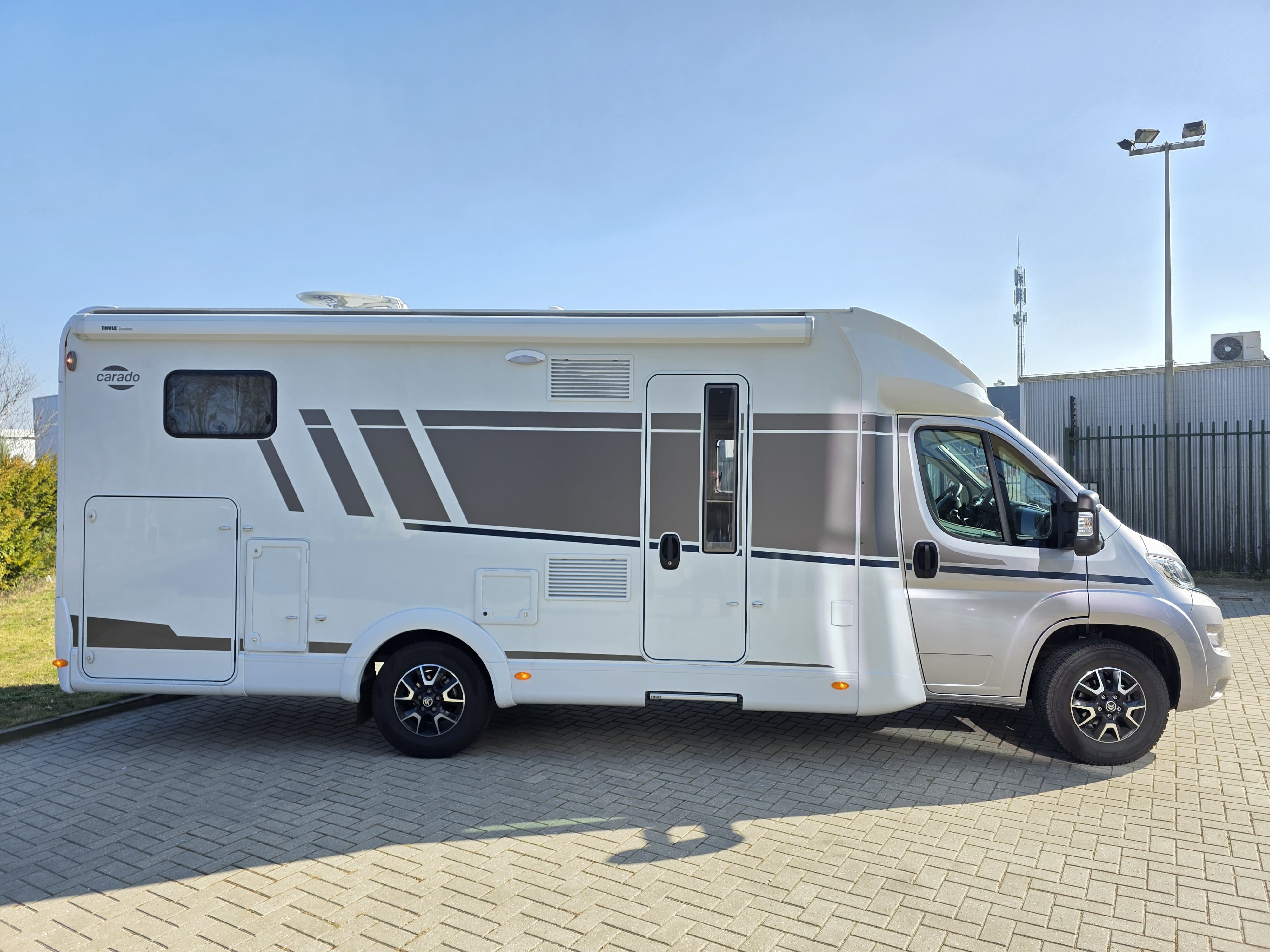 Hymer Carado T447 Plus Edition, 140PK 2023, Enkele bedden en hefbed