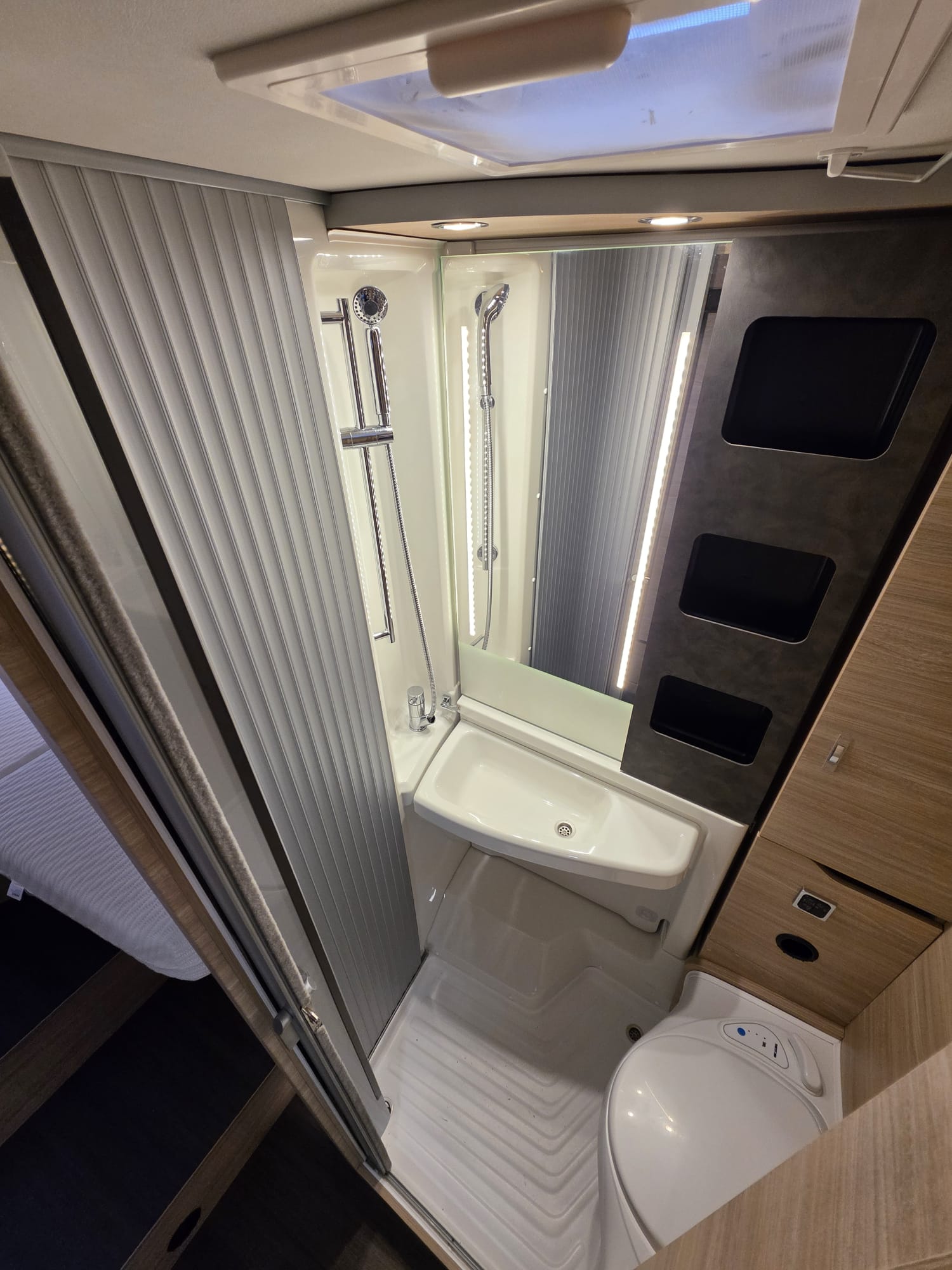 Knaus VAN TI 650 MEG Platinum Selection, 140 PK 2022 Enkele bedden